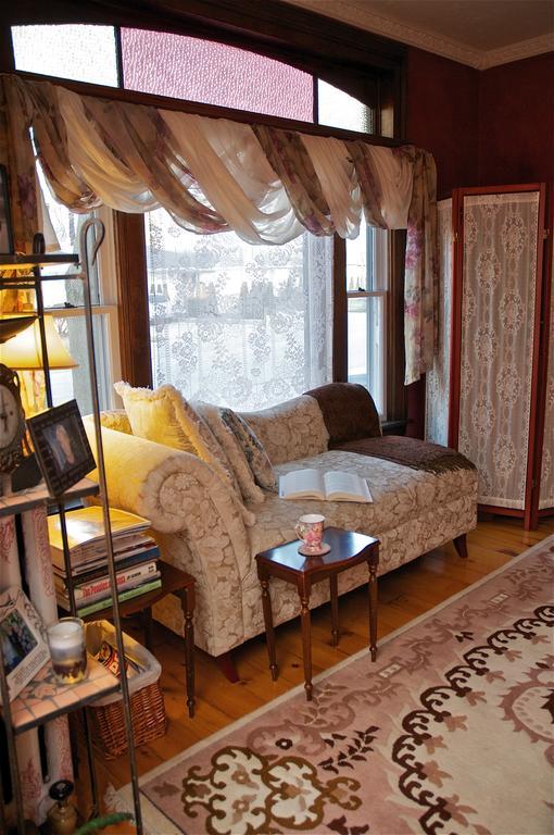 Bondy House Bed & Breakfast Amherstburg Εξωτερικό φωτογραφία