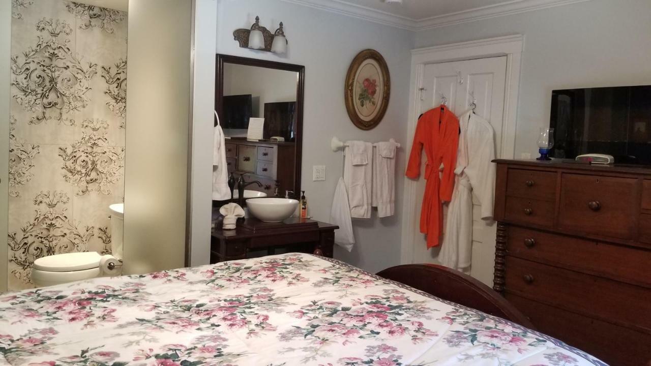 Bondy House Bed & Breakfast Amherstburg Εξωτερικό φωτογραφία